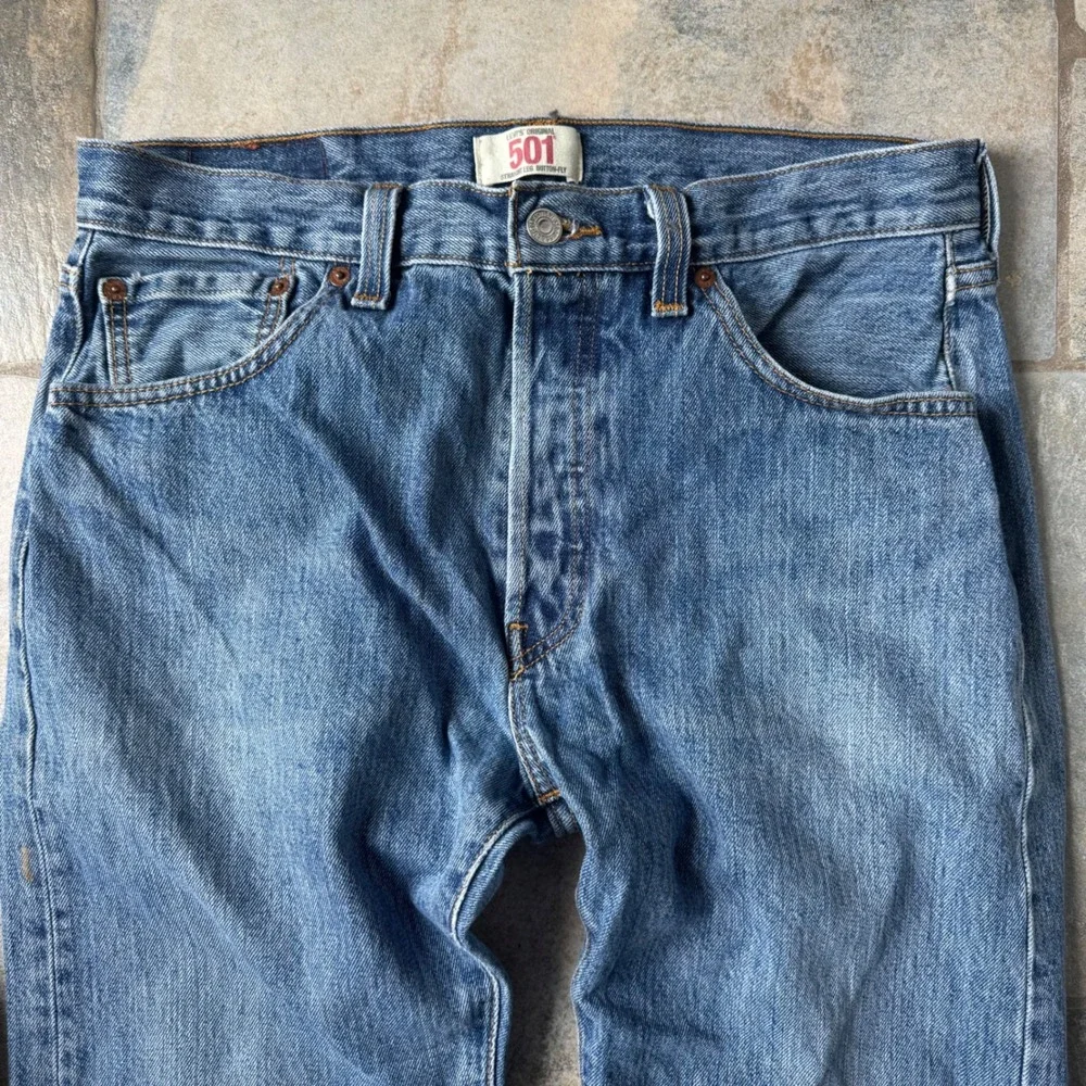 Vintage Levi's 501‎ Button Fly Jeans W33 L32 100% Cotton Medium Wash USA Style - Picture 2 of 10